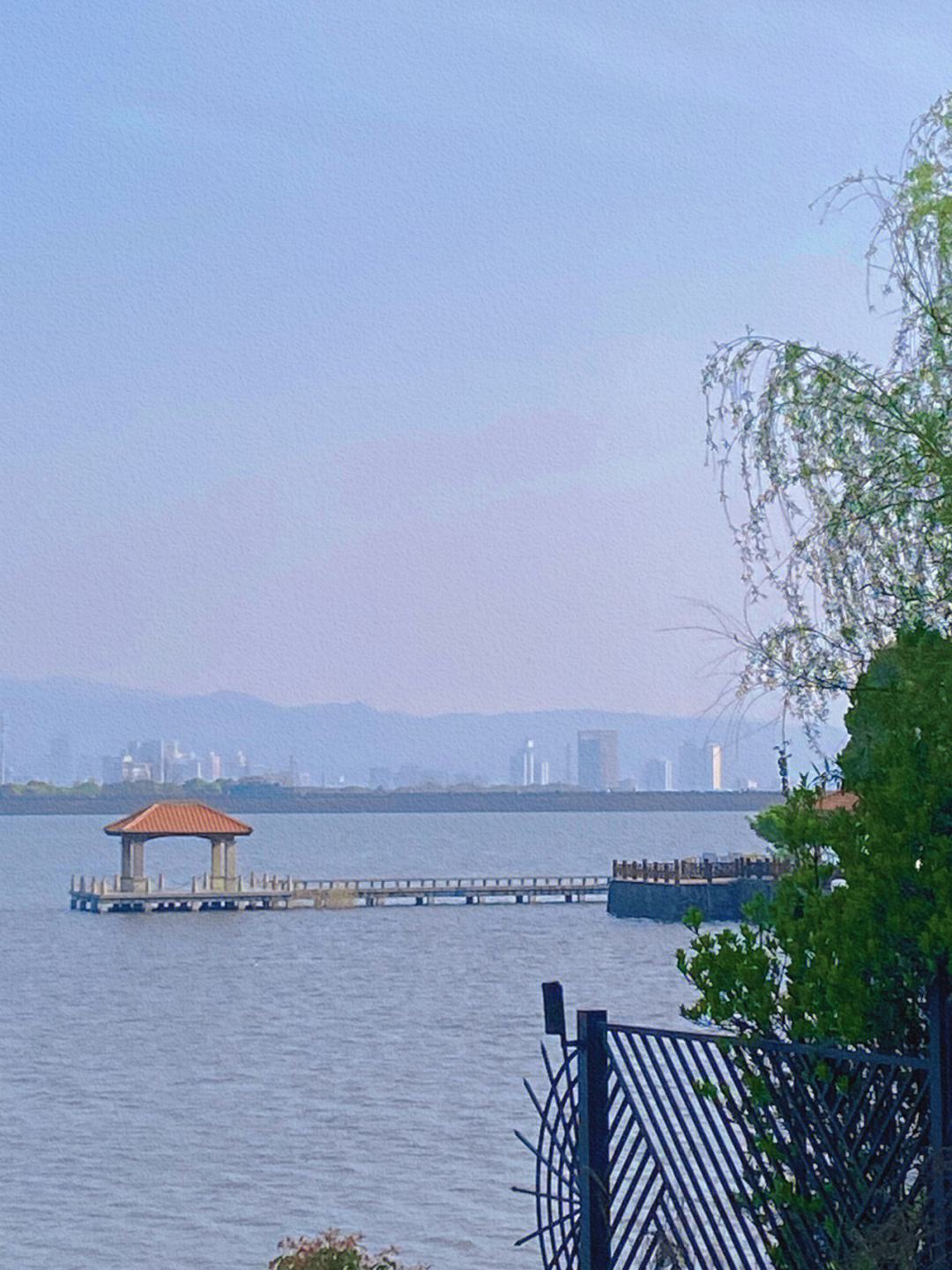 Yiwu Botanical Garden (Yiwu Botanical Garden covers an area)